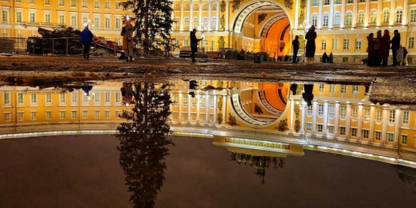 Новый год: Катальная горка на Дворцовой площади